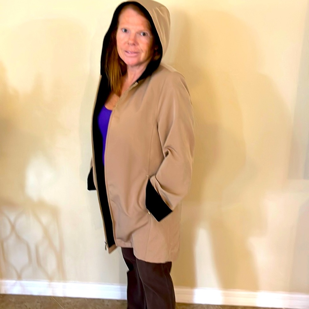 Lovely tan coat from White Stag,  completely lined, pockets,  looks brand new!!